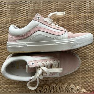 Vans shoe - women’s size 7